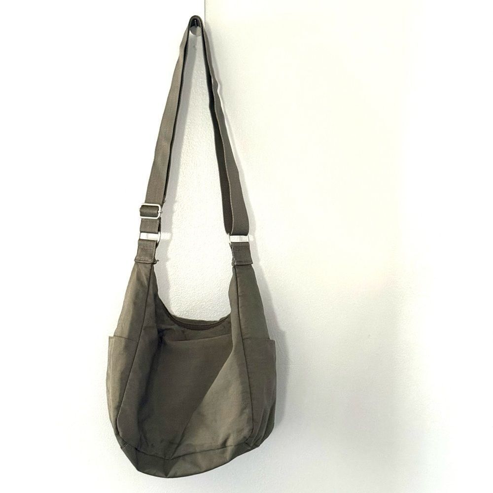 Baggallini Everywhere Crossbody Bag w Pockets Gray - Picture 2 of 7
